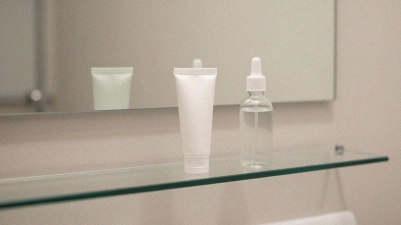 Suchość oczu i swędzenie: czy to nietypowe objawy menopauzy?