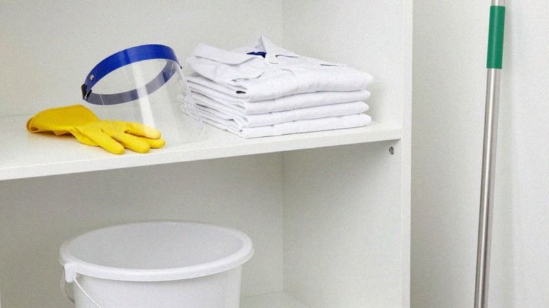 Jakie środki ochronne stosować przy sprzątaniu?