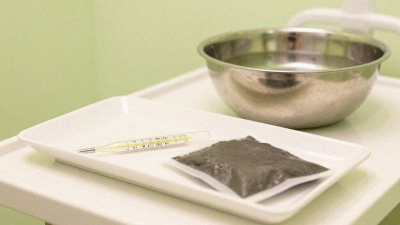Jaka temperatura i czas aplikacji okładów borowinowych?