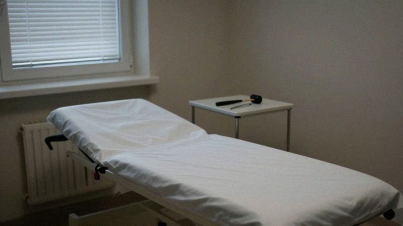Jakie objawy wskazują na uszkodzenie OUN?