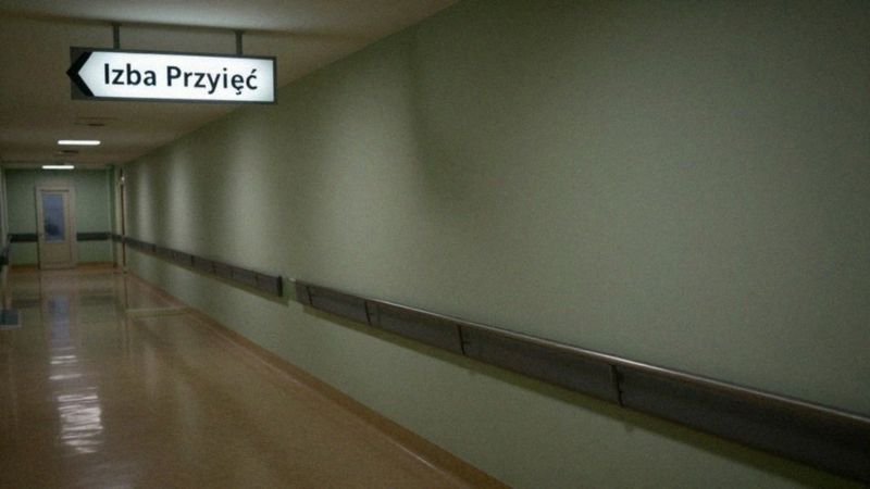 Kiedy odejście wód płodowych wymaga zgłoszenia do szpitala?