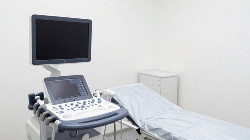 Jakie obrazy ultrasonograficzne wskazują kamicę pęcherzyka żółciowego?