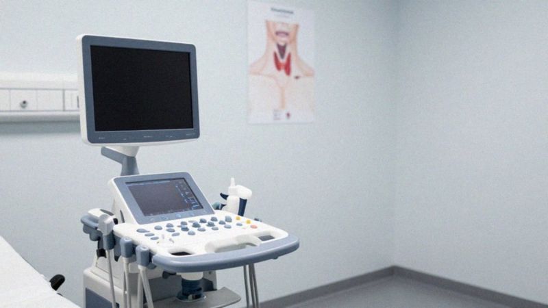 Które cechy w USG tarczycy sugerują złośliwość?