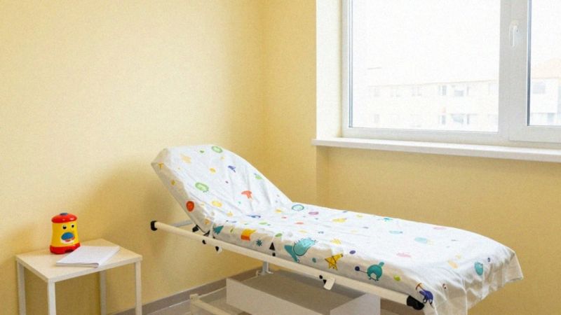 Kiedy krostki wokół ust wymagają wizyty u dermatologa dziecięcego?