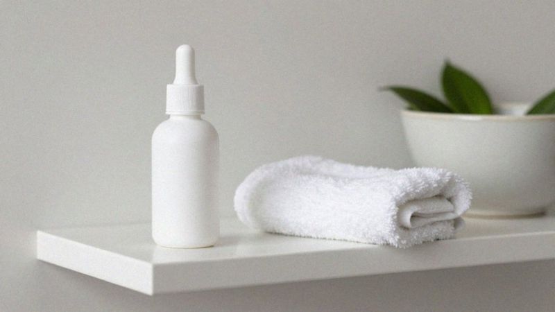 Czy retinol i peelingi nasilają łuszczenie skóry?