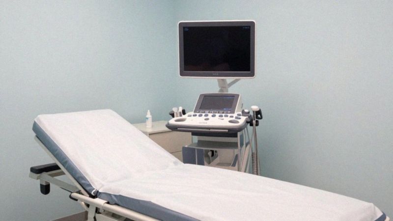 Jakie są najczęstsze przyczyny zmiany hipoechogenicznej w piersi?