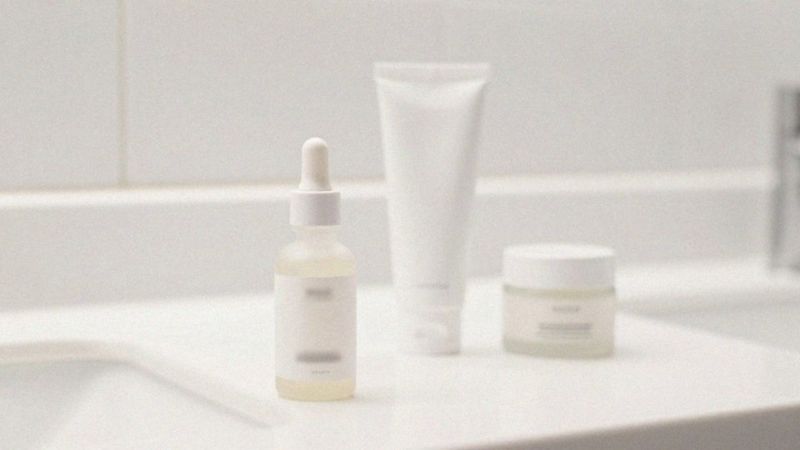 Czy kwas salicylowy i retinoidy usuną grudki?