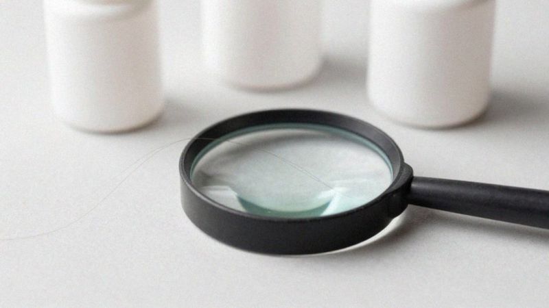 Dlaczego Hashimoto zwiększa ryzyko łysienia plackowatego?