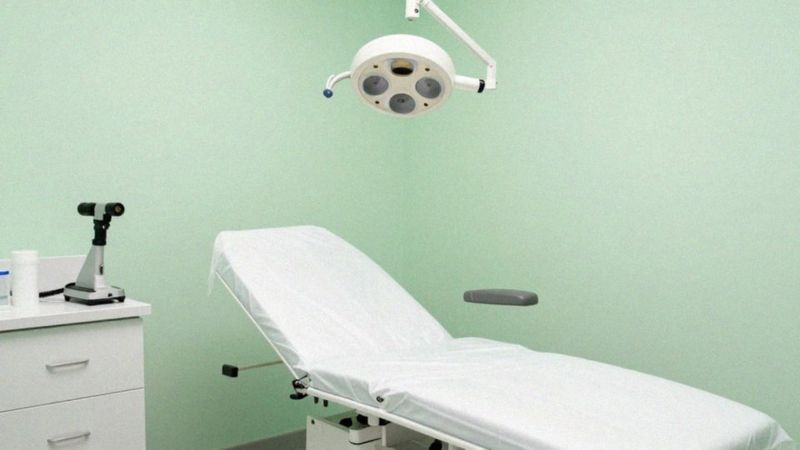Kiedy zmiana na skórze pleców wymaga konsultacji dermatologicznej?