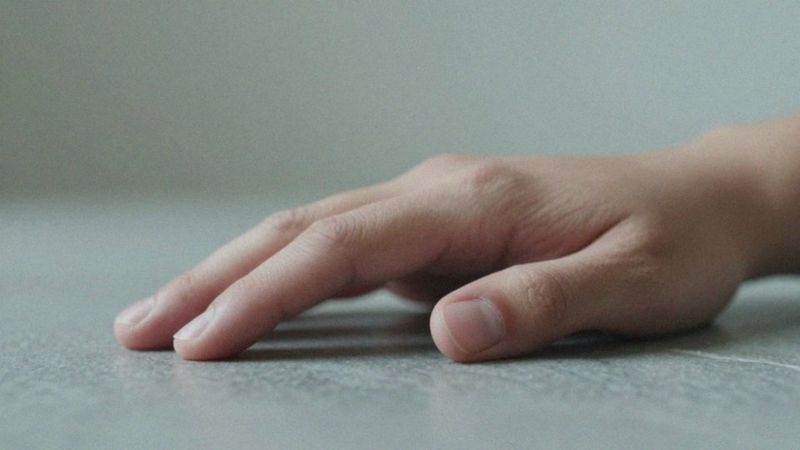 Które objawy czuciowe i bólowe pojawiają się najczęściej?