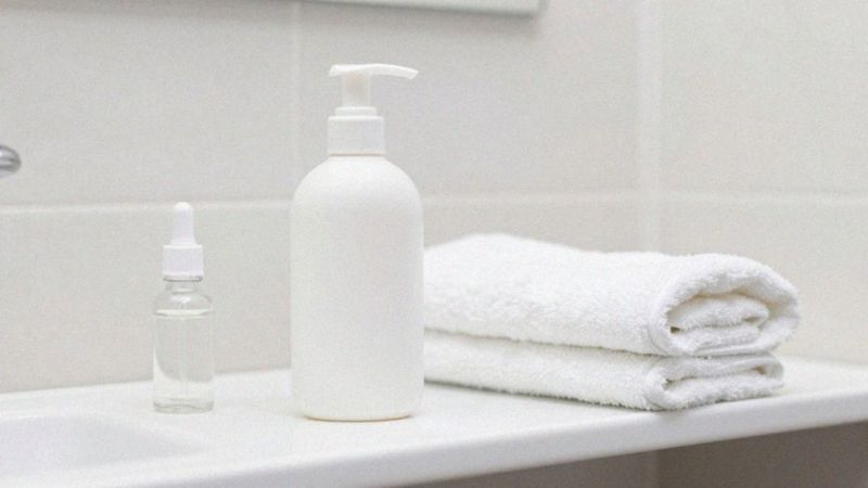Jak pielęgnacja i produkty nawilżające zapobiegają odgnieceniom?