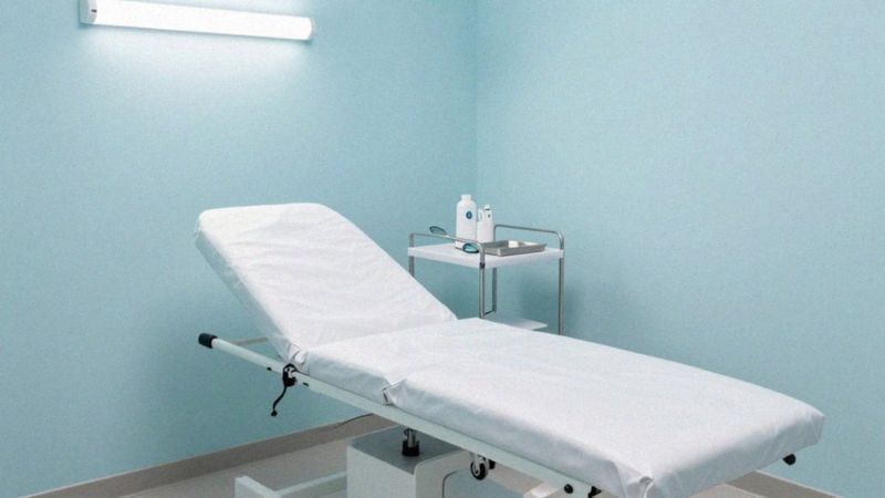 Kiedy krostka z czarnym punktem wymaga wizyty u dermatologa?