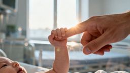 Kiedy zobaczę dziecko po cesarskim cięciu? Kluczowe informacje i korzyści