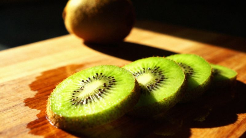 Kiwi na odchudzanie — jak włączyć ten owoc do diety?
